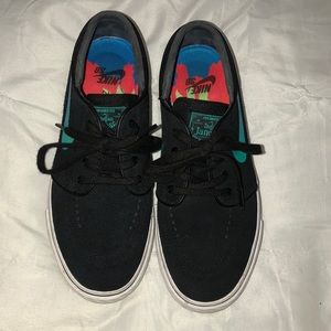 Black/teal Nike SB Stefan Janoski sneakers